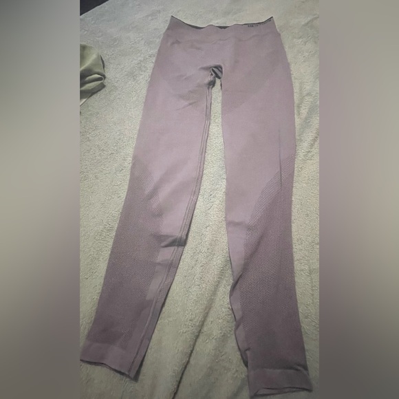 LULULEMON! Purple leggings in pristine condition! - Picture 2 of 6